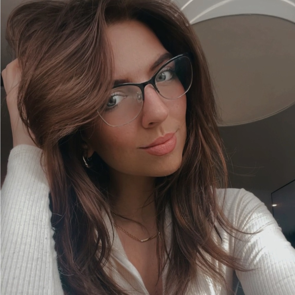 Meet your Posher, Rebecca